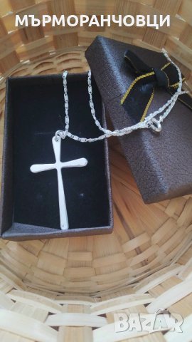 Нов, сребърен ланец с масивен кръст. В подаръчна кутия, снимка 1 - Колиета, медальони, синджири - 42089839