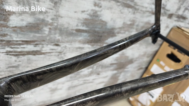 Карбонова шосейна рамка Specialized S-Works Roubaix SL8 Disc 2025 | 54, снимка 16 - Части за велосипеди - 53886717