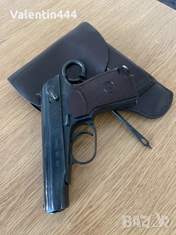 ПИСТОЛЕТ „МАКАРОВ“, кал. 9х18мм- ДЕАКТИВИРАН/ОБЕЗОПАСЕН