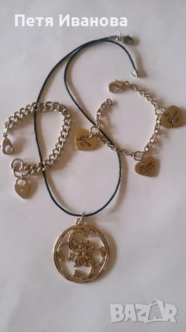 различни сетове на Guess, Carolina Herera, Moscino и други , снимка 13 - Бижутерийни комплекти - 50826549