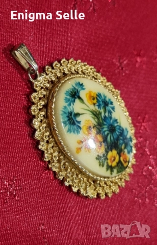 Винтидж медальон с овална камея и флорален принт, 60-те години, снимка 4 - Антикварни и старинни предмети - 52506850