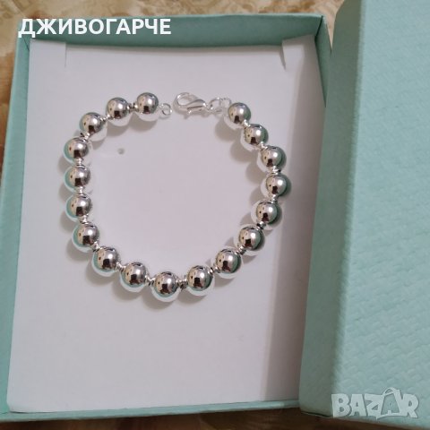 Масивна, нова сребърна гривна. В подарък-кутия.