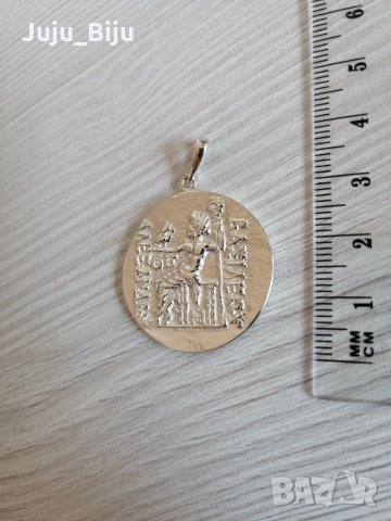 Еднолицев сребърен медальон , снимка 1 - Колиета, медальони, синджири - 31039604
