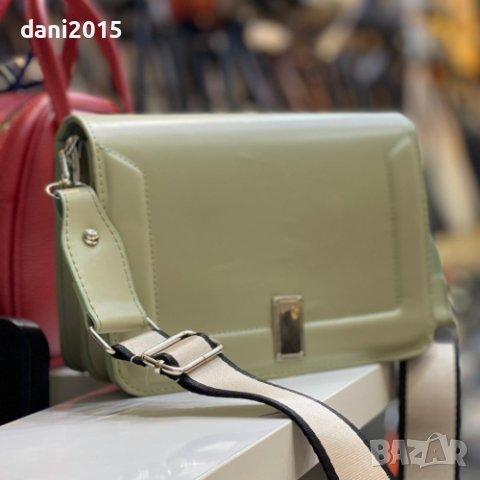 Модерна и стилна дамска чанта в нежни лачени цветове, снимка 10 - Чанти - 44340580