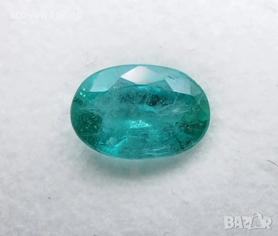 Рядък нетретиран изумруд в перлено зелен цвят 1.82кт.! Сертифициран! нов!