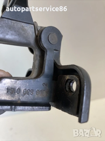 Дръжка за отваряне на преден капак за Mercedes ML W164 420 CDI (2007) A2098800164, снимка 2 - Части - 53983380