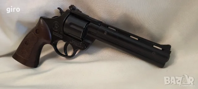 Колекционерски револвер с капси – реплика на Colt Python Magnum .357, снимка 2 - Колекции - 56112820