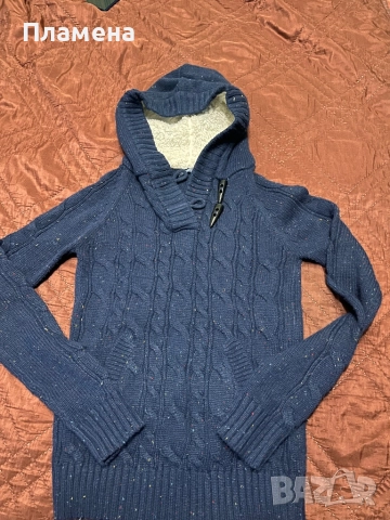 Тъмносин пуловер с качулка С Теранова 