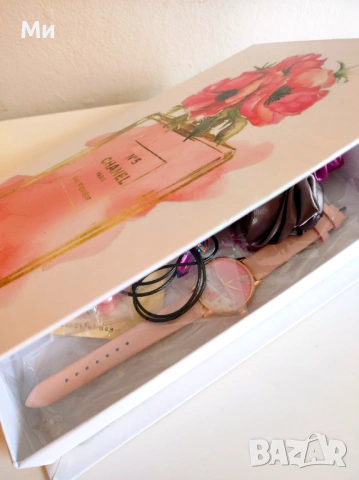 Кутия тип книга с цялото съдържание, което виждате на снимката. Кутиите са два броя, сни