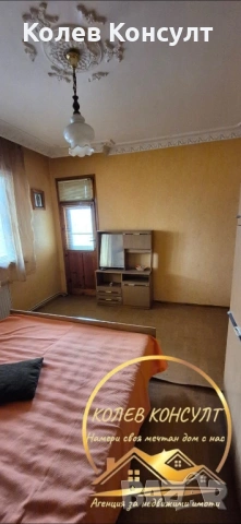 Триетажна къща с търговски помещения град Харманли, снимка 15 - Къщи - 53905651