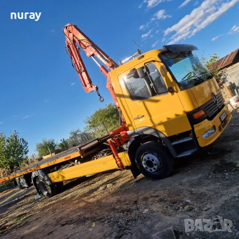 малък камион със кран 