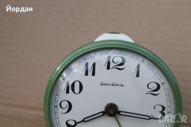 СССР будилник ''Янтар'', снимка 2 - Антикварни и старинни предмети - 52392693