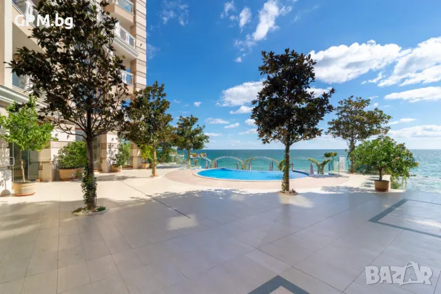 Луксозен и панорамен апартамент на брега в Ла Мер., снимка 2 - Почивки на море - 47825614