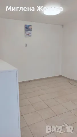 Давам под наем ПОМЕЩЕНИЕ-30 кв.м. площ срещу КОЛХОЗЕН ПАЗАР, снимка 6 - Офиси - 47329683