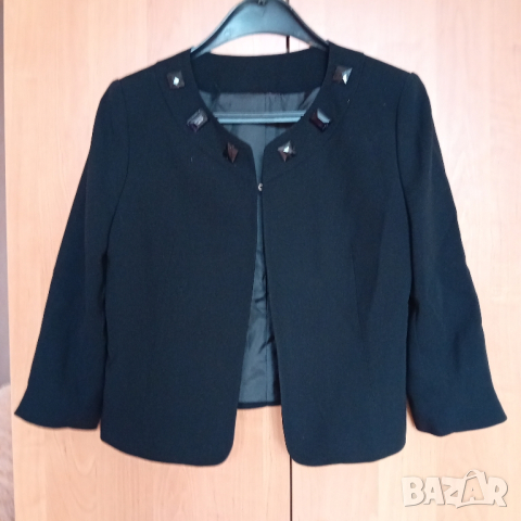 Късо сако с черни камъни, снимка 3 - Сака - 44601035