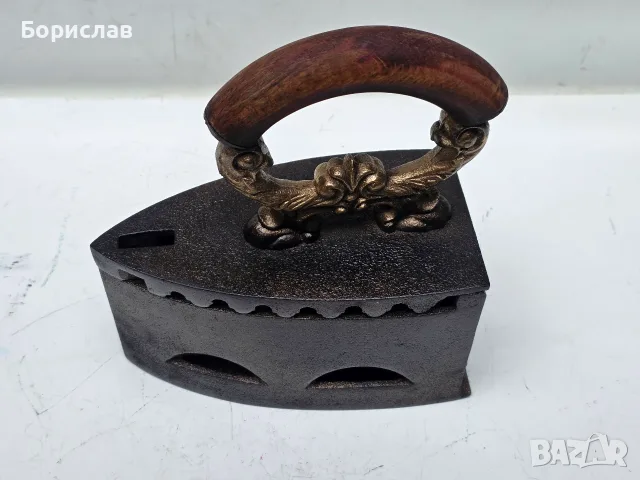 Стара ютия на жар