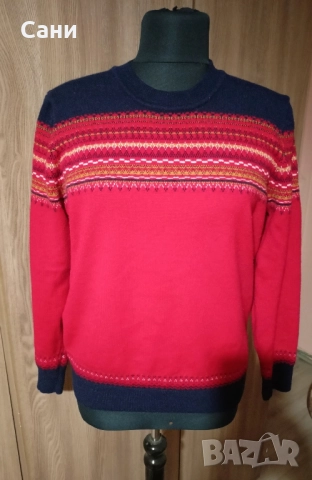 Червен пуловер 