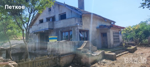 Продава парцел с двуетажна къща, снимка 2 - Парцели - 51443977