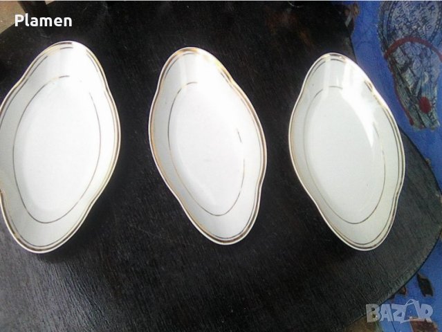 Старо българско порцеланово плато и три малки плата на завод Изида в град Елин Пелин, снимка 1