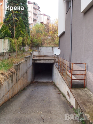 Гараж 34кв.м в района на Пицария Бонжур