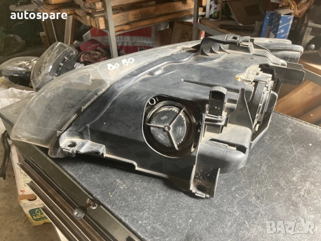 Десен фар ксенон за Audi Q7. Кю7. Преди фейслифт.  06-09. Не завиващ. 4L0941004A. Обурудван. , снимка 3 - Части - 51908597