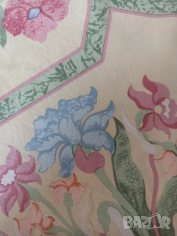 Дамски шал Aigner, снимка 7 - Шалове - 54357169