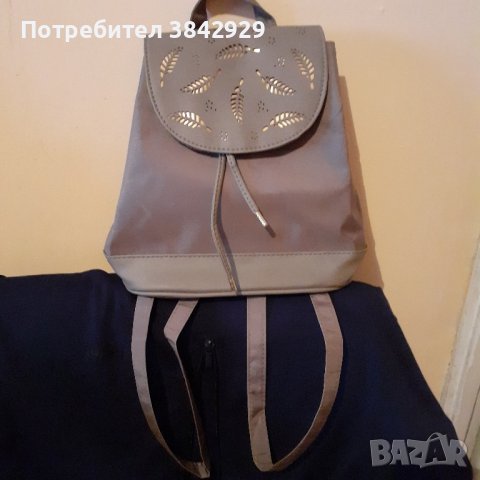 Раница чанта със златисти елементи , снимка 3 - Чанти - 42870984