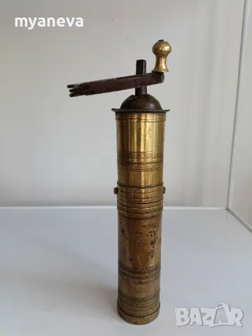 Метална,стара, турска мелница за кафе и подправки с калиграфски печат ,тура. , снимка 4 - Антикварни и старинни предмети - 49132149