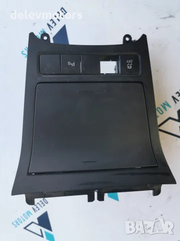 5K0867961A Централна конзолна декоративна рамка с бутони и 12 V контакт Бутони ESP OFF и PDC; 12 V