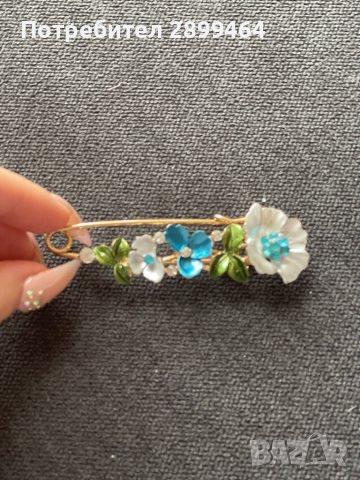 Брошки, снимка 2 - Колиета, медальони, синджири - 38844441
