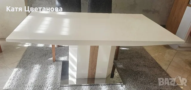 Продавам трапезна маса