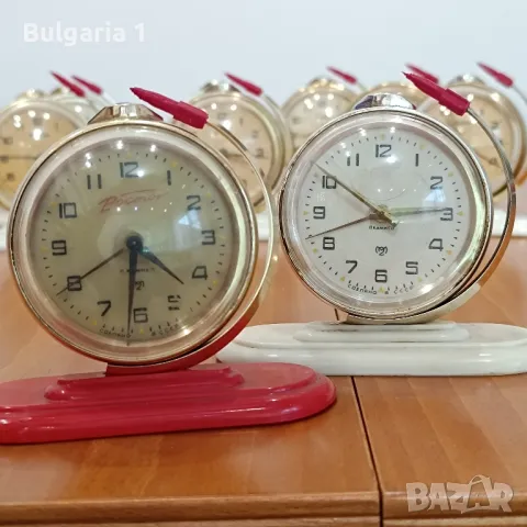 Руски/Съветски будилници/часовници Слава и Восток с ракетка , снимка 4 - Антикварни и старинни предмети - 48704003
