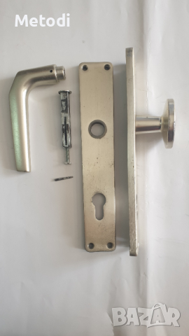 Дръжки алуминиеви в идеално здраво състояние за брава деветка., снимка 1 - Входни врати - 44775935