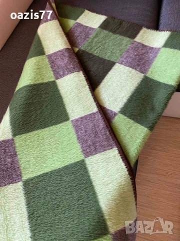 Одеяла Нови, Немски, дебели, пухкави, меки и топли, двустранни, геометрични мотив. Размери 195/160см