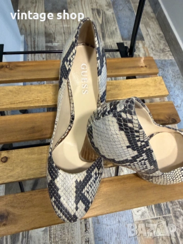 Дамски обувки на висок ток Guess (змийски принт), снимка 5 - Дамски обувки на ток - 54208079