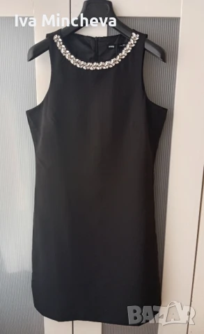 Малка черна рокля 