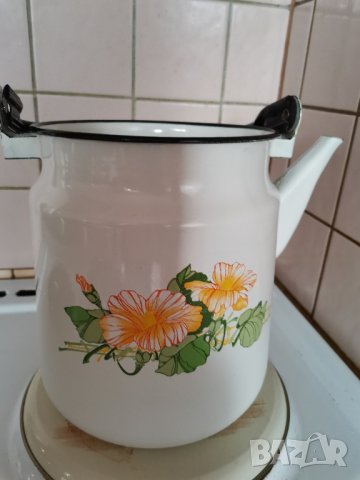 Емайлиран чайник - ретро и форма за кекс , снимка 3 - Други - 44461445