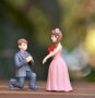 Двойка малки фигурки фигурка за торта за сватба или предложение за брак годеж сватбени сватбена връх, снимка 4