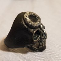 Масивен черен мъжки рок пръстен с череп от стомана унисекс рокер рокенрол, снимка 4 - Пръстени - 35191640