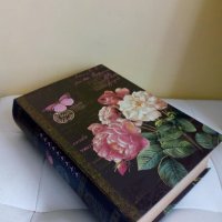 Налична кутия книга с години с рози декорация +авторска картина +картичка , снимка 6 - Декорация за дома - 36911125