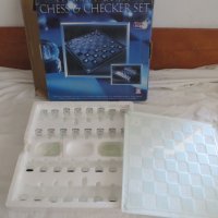 Ограничено издание на елегантен стъклен комплект шах/дама, снимка 1 - Шах и табла - 42219572