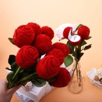 червена роза с дръжка кутия от кадифе плюш кутийка за пръстен бижу подарък, снимка 3 - Изкуствени цветя - 42743968