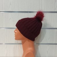 Нова зимна дамска шапка бордо с помпон/пух, снимка 4 - Шапки - 35512621