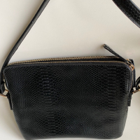 Черна чанта през рамо, Monoprix, снимка 3 - Чанти - 44803357