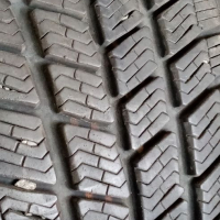 Автомобилни гуми, снимка 4 - Гуми и джанти - 36572997