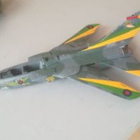 Самолет Panavia tornado AZ 564. Военен. Истребител. Макет 1/72. Corgi, снимка 3 - Колекции - 39348103