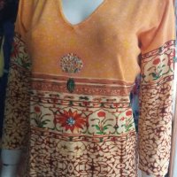 ИЗКЛЮЧИТЕЛНО КРАСИВА и МНОГО ФИНА блуза в оранжеви-бордо шарки с камъчета по нея, снимка 6 - Блузи с дълъг ръкав и пуловери - 42870932