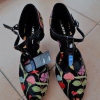 Обувки ЕСТЕСТВЕНА Кожа с Красив цветен Принт на цветя!НОВИ с Етикет! №36, снимка 1 - Дамски обувки на ток - 35523777