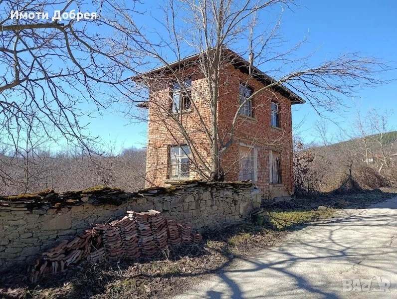 Къща в Троянски балкан - двор с панорама, снимка 1
