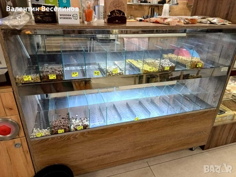 Хладилна витрина , снимка 1
